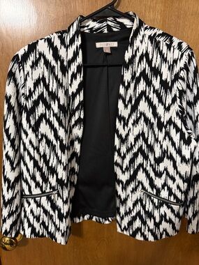 Roz & Ali Black and White Zigzag Open Blazer Jacket